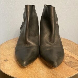 Black Leather SIGERSON MORRISON Ankle Bootie Snap Side Pointed Toe Wood Heel 8M